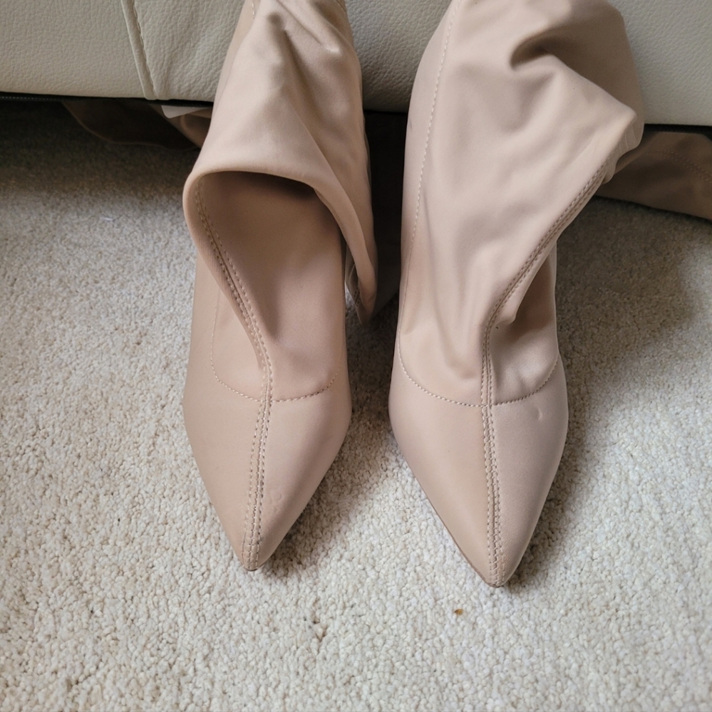 BOOTS - Picture 2 of 4